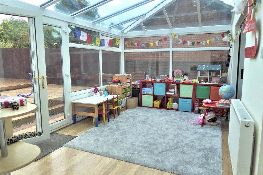 Property photo 3 of 11 Conservatory
