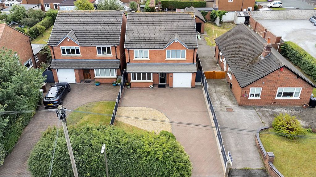 Property photo 2 of 27