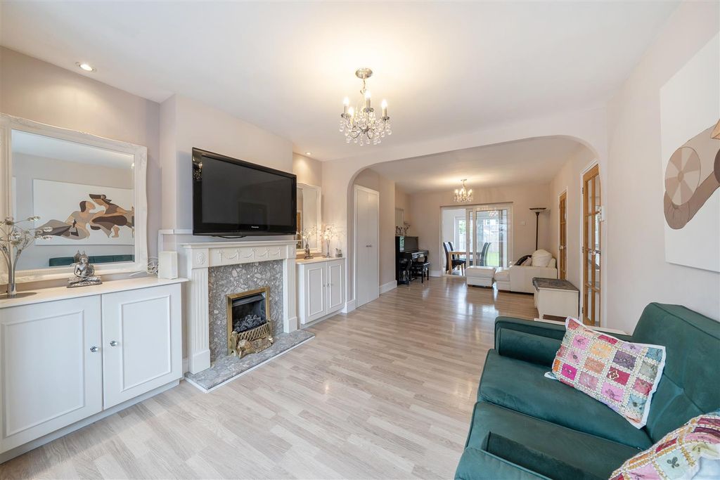 Property photo 2 of 19