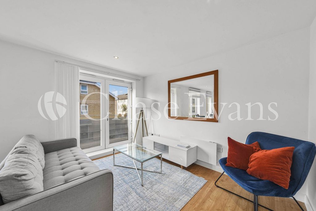 Property photo 1 of 9 Living