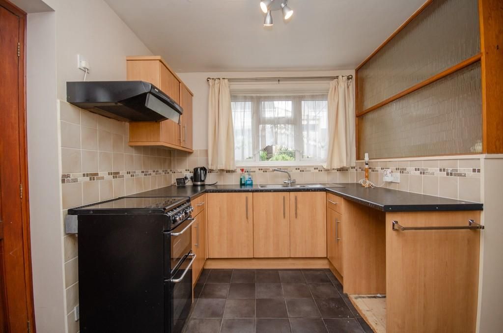 Property photo 3 of 14 Kitchen.Jpg