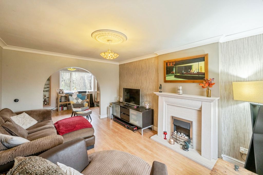 Property photo 2 of 17 Lounge