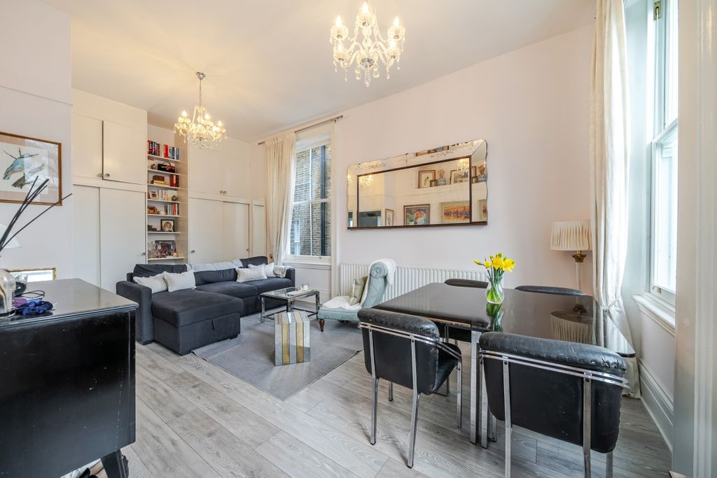 Property photo 2 of 17 Living Room