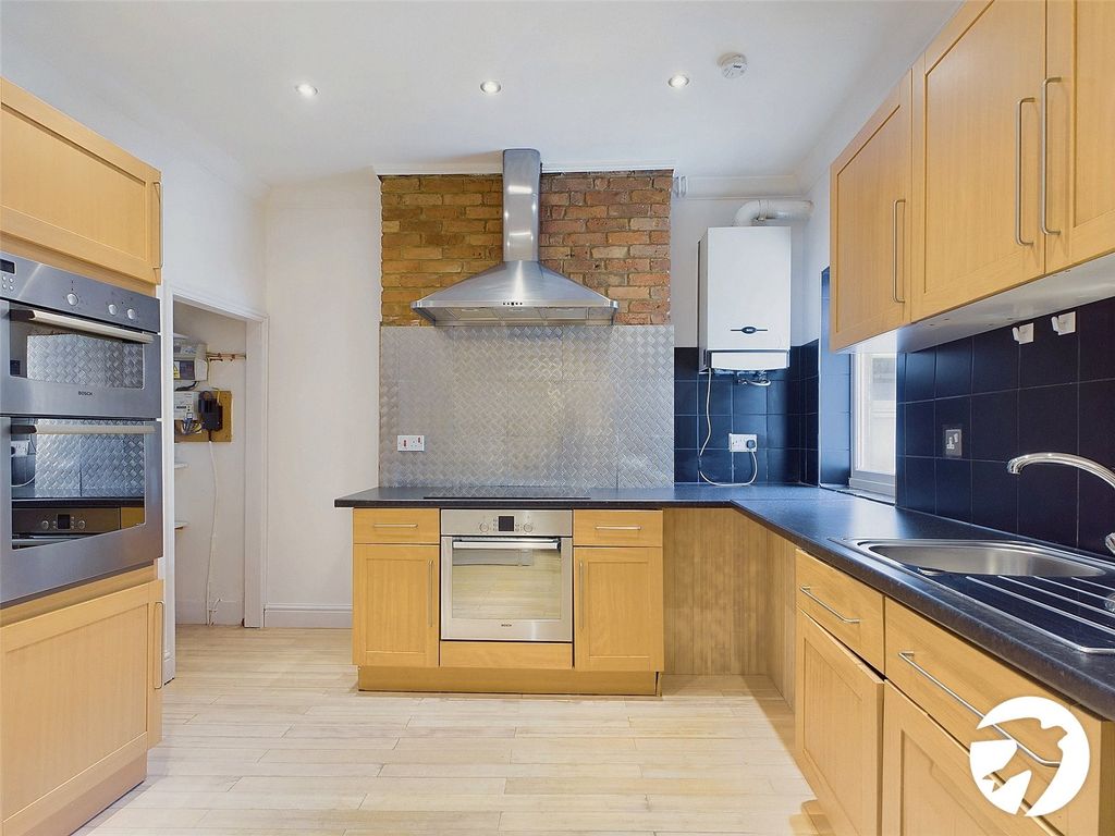 Property photo 2 of 11 Kitchen