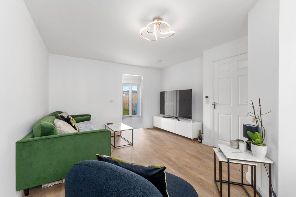 Property photo 3 of 27