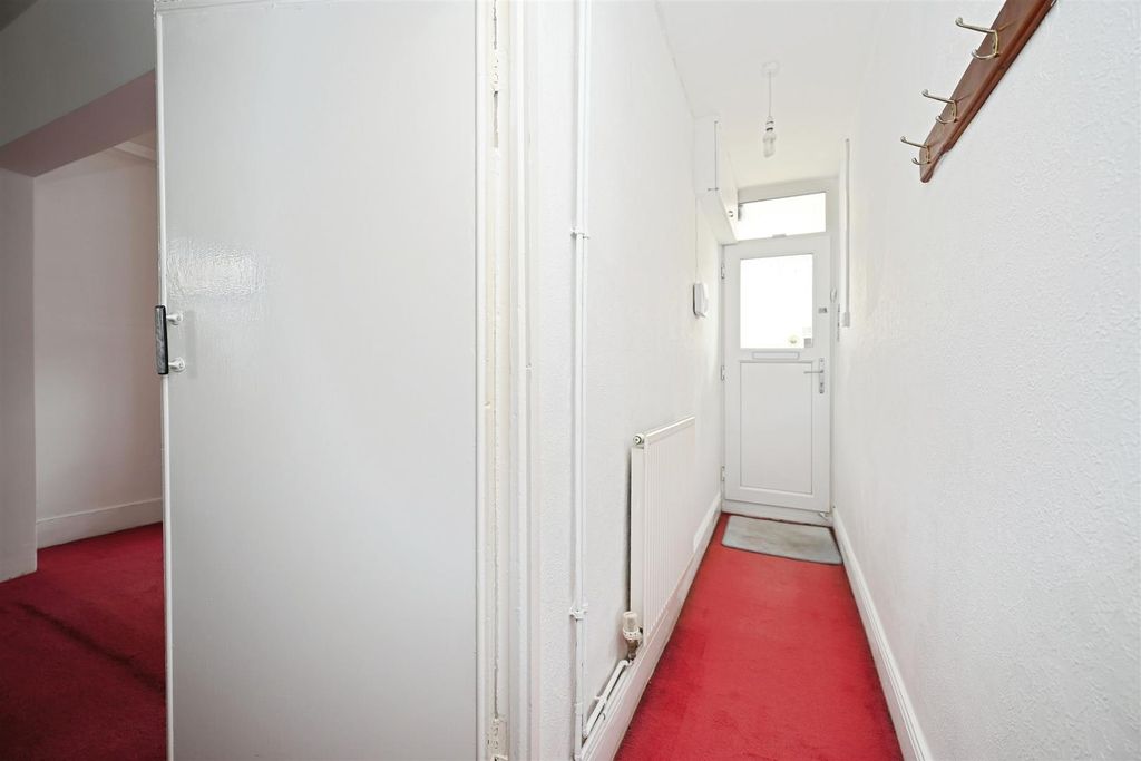 Property photo 2 of 19 Hallway