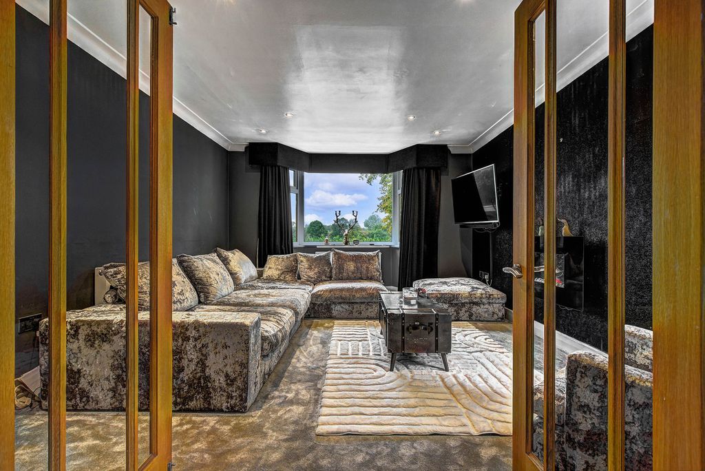 Property photo 3 of 75