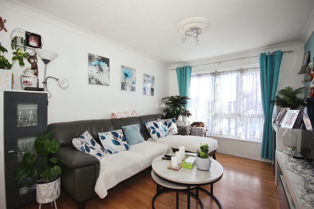 Property photo 3 of 9