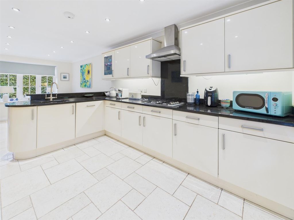 Property photo 2 of 30 Kitchen