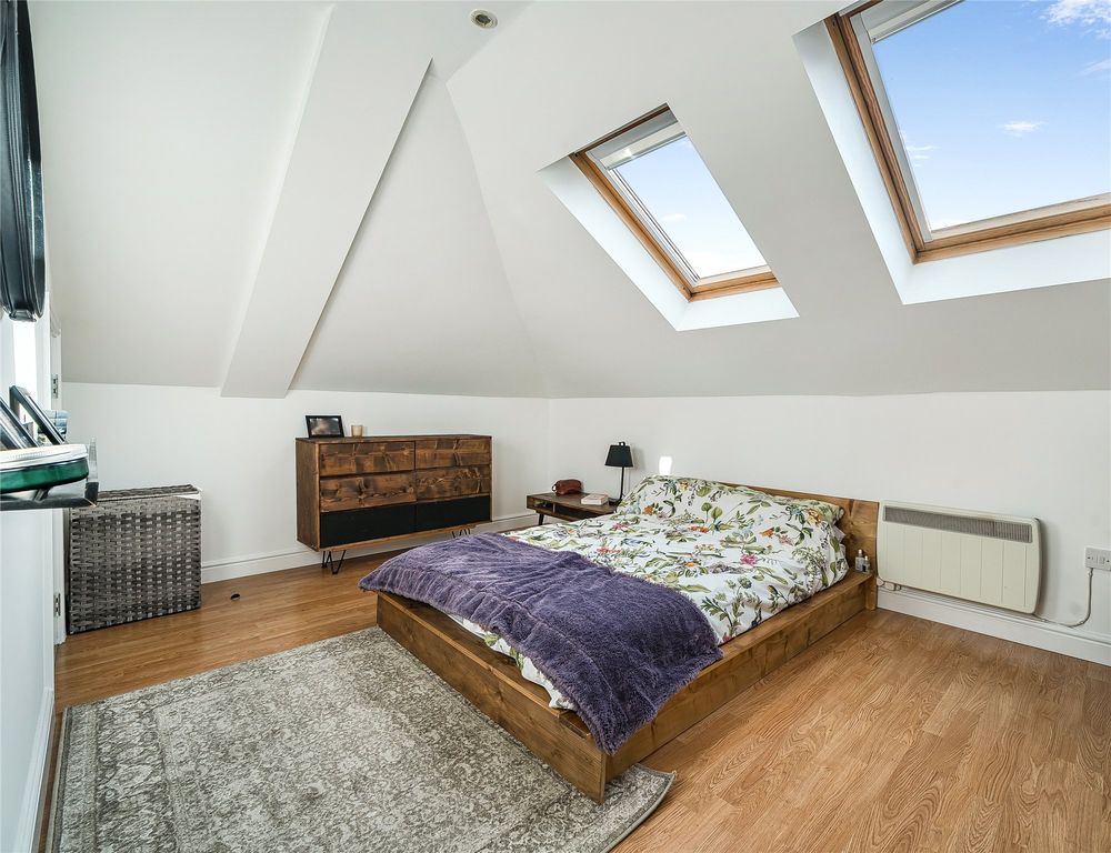 Property photo 1 of 9 Picture No. 16