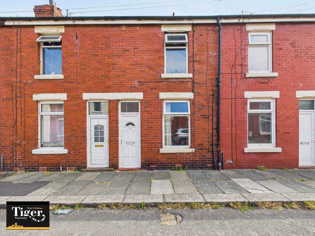 Property photo 1 of 9 Cam03440G0-Pr0395-Still009