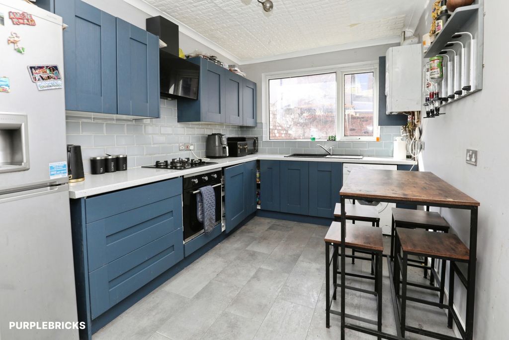 Property photo 3 of 17