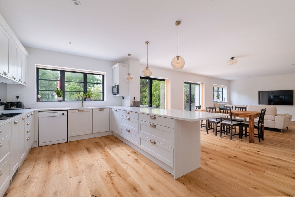Additional image 10 of 4 bed flat to rentElmstead Glade, Chislehurst BR7