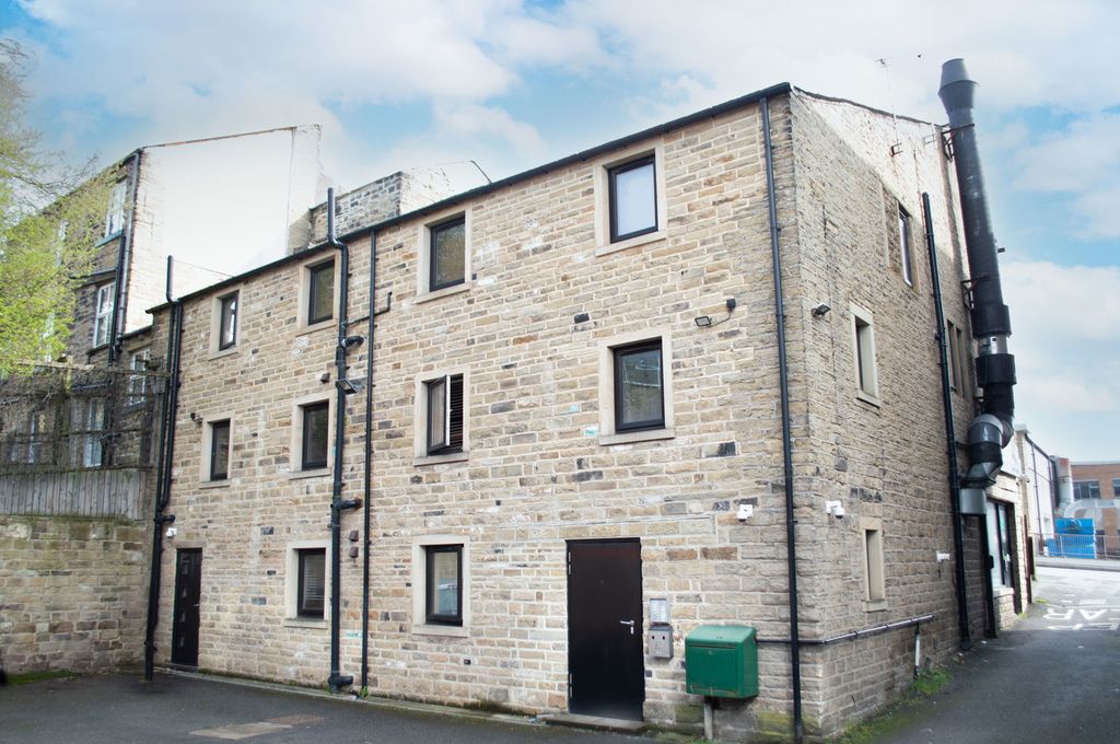 Property photo 2 of 8