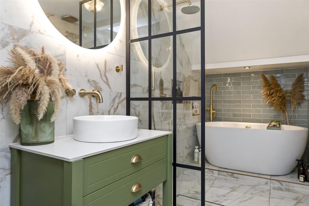 Property photo 1 of 13 Grand Parade 27A_006.Jpg
