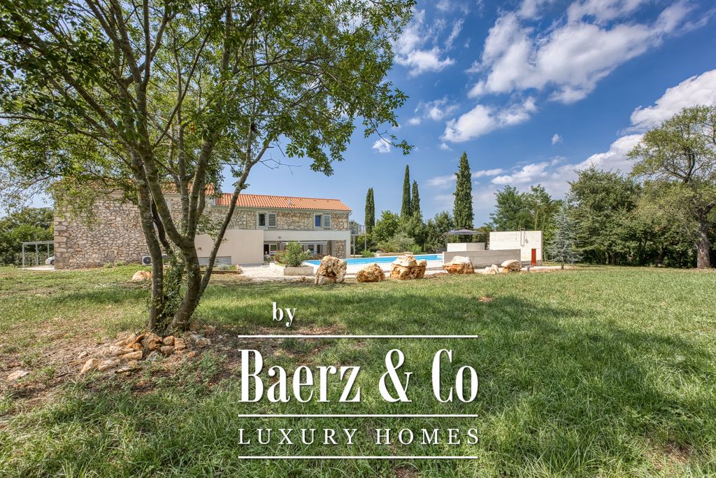 Property photo 3 of 33