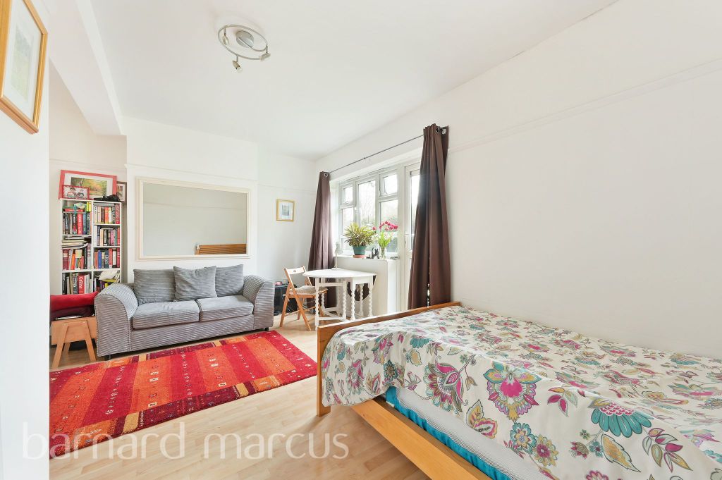 Property photo 1 of 9 Living Room