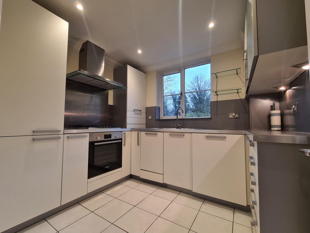 Property photo 3 of 11 Kitchen