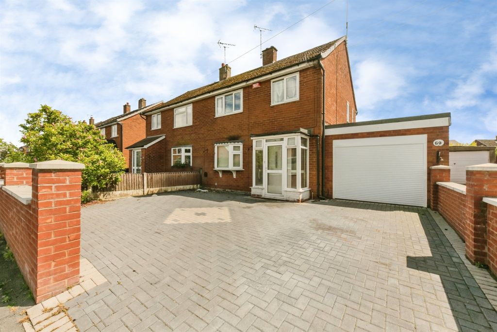 Property photo 1 of 17 Entrance Door: