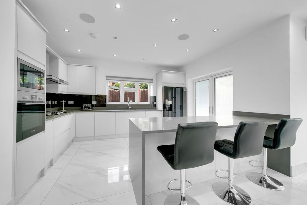 Property photo 2 of 27 Open-Plan Kitchen