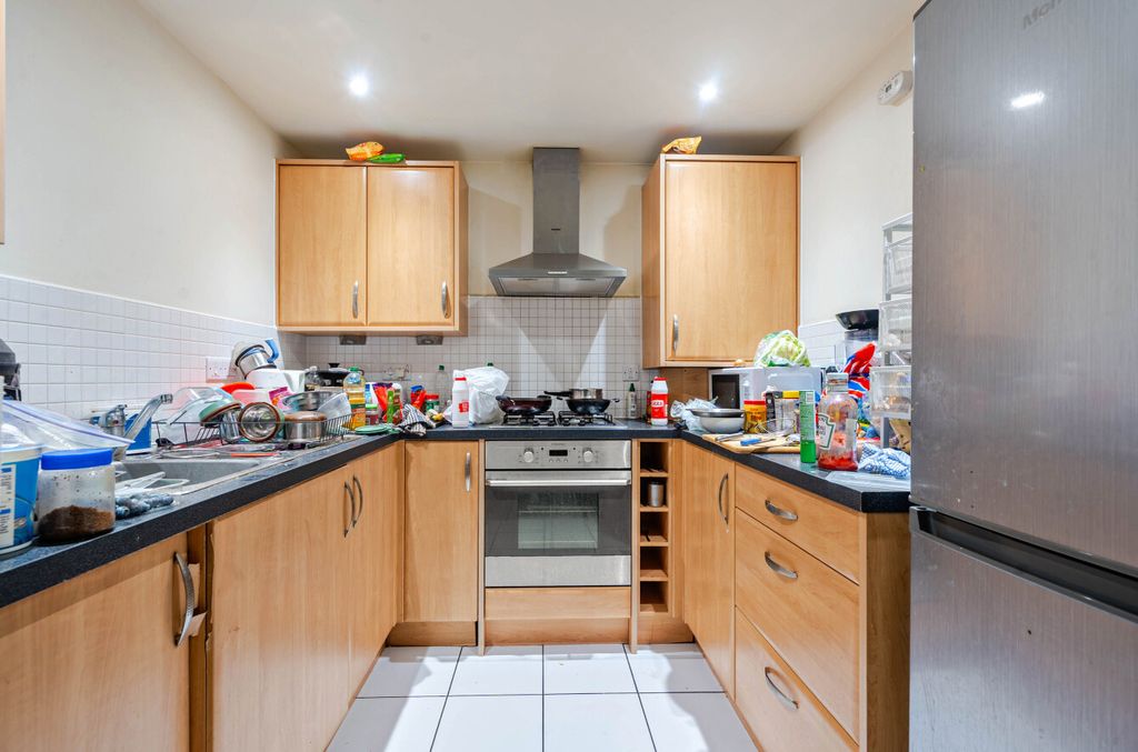 Property photo 3 of 8 1375186-6-690E369...