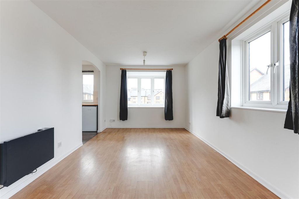 Property photo 3 of 18 141 Riverside Close-1.Jpg