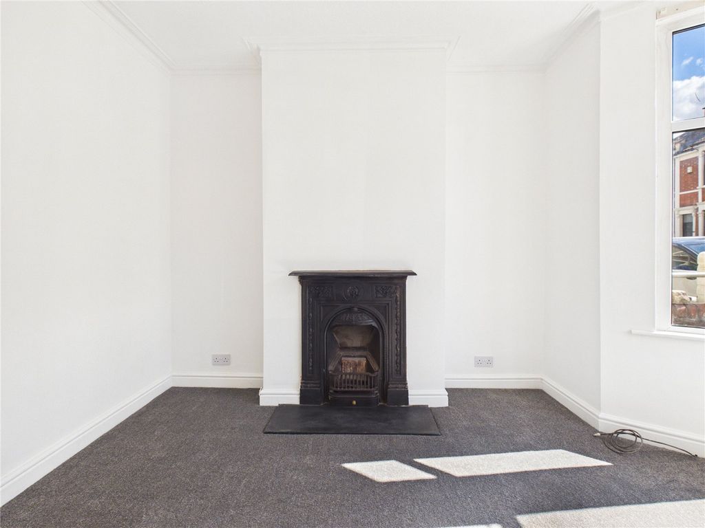 Property photo 3 of 19 Picture No. 01