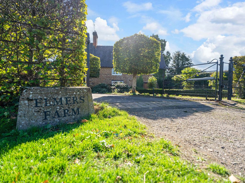 Property photo 2 of 33