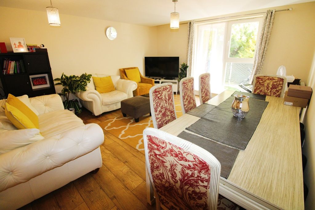 Property photo 2 of 8