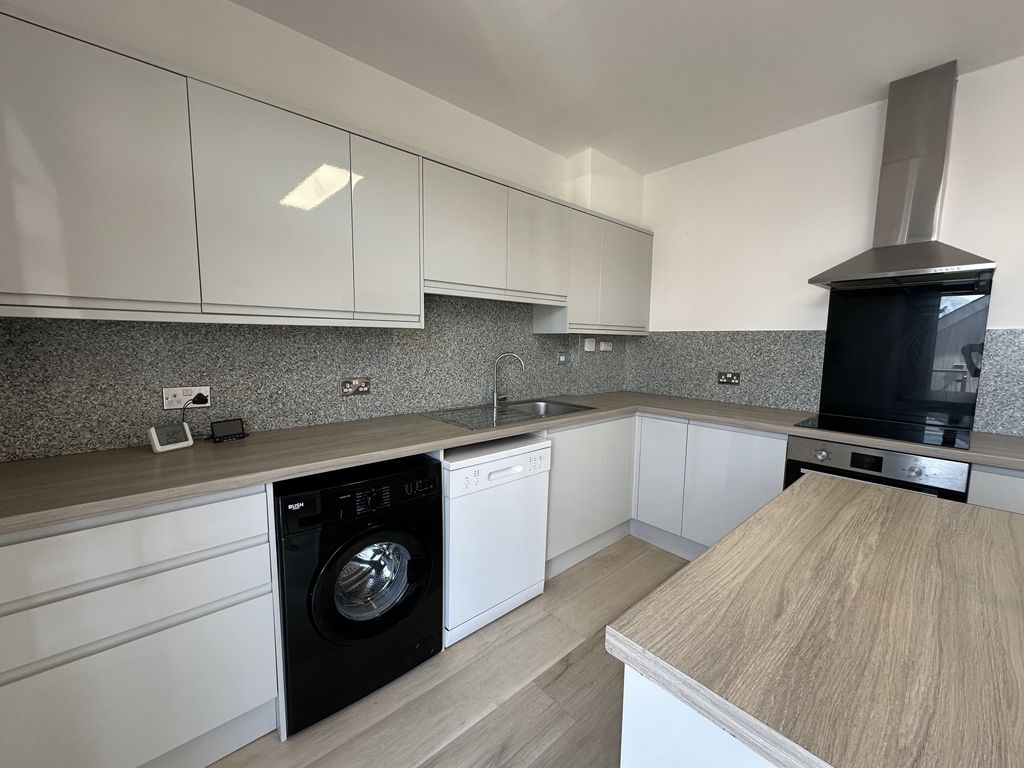 Property photo 3 of 13 Kitchen