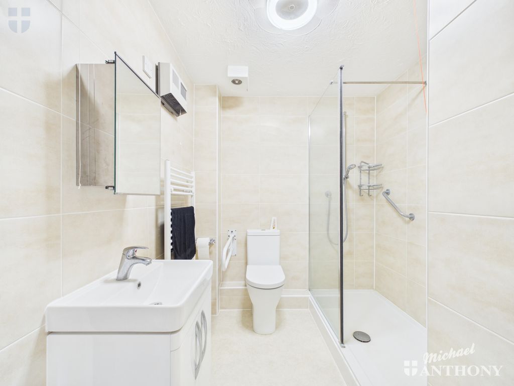 Property photo 2 of 16 Cam03218G0-Pr0932-Still002