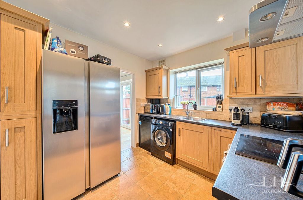 Property photo 2 of 22