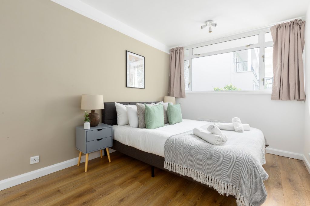 Property photo 3 of 18 Bedroom