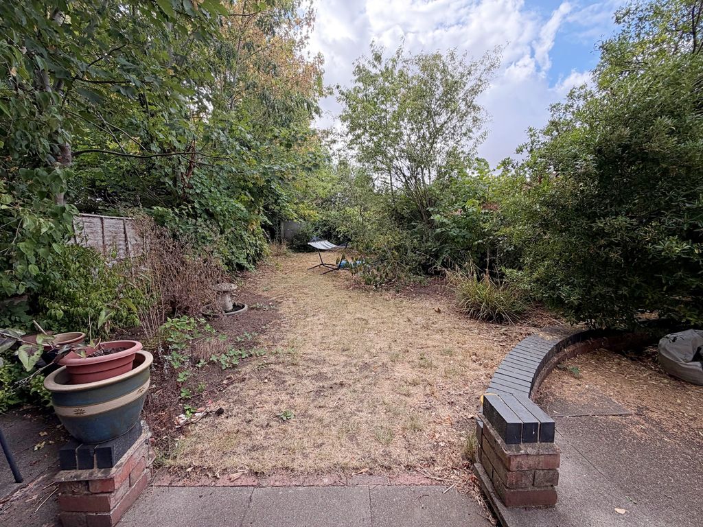 Property photo 2 of 9 Garden