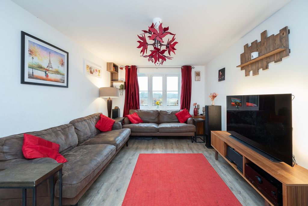 Property photo 3 of 20