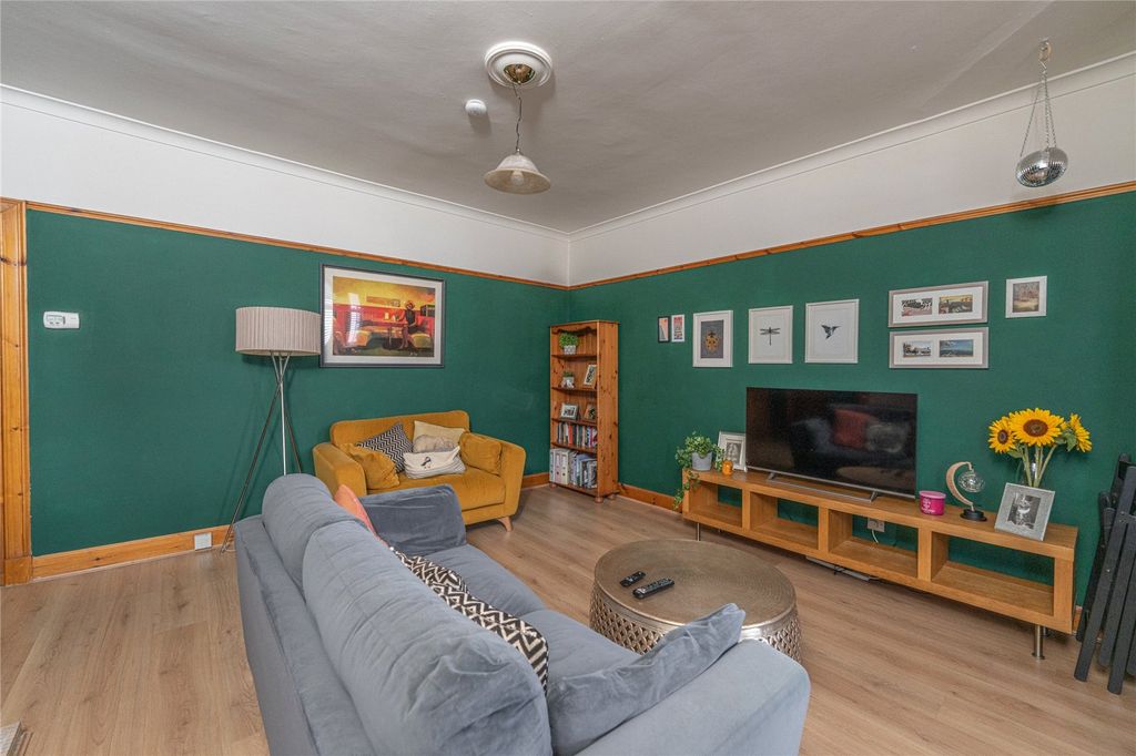 Property photo 3 of 15 Lounge Alt