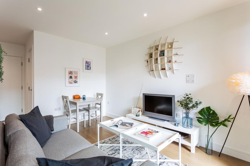 Property photo 3 of 18