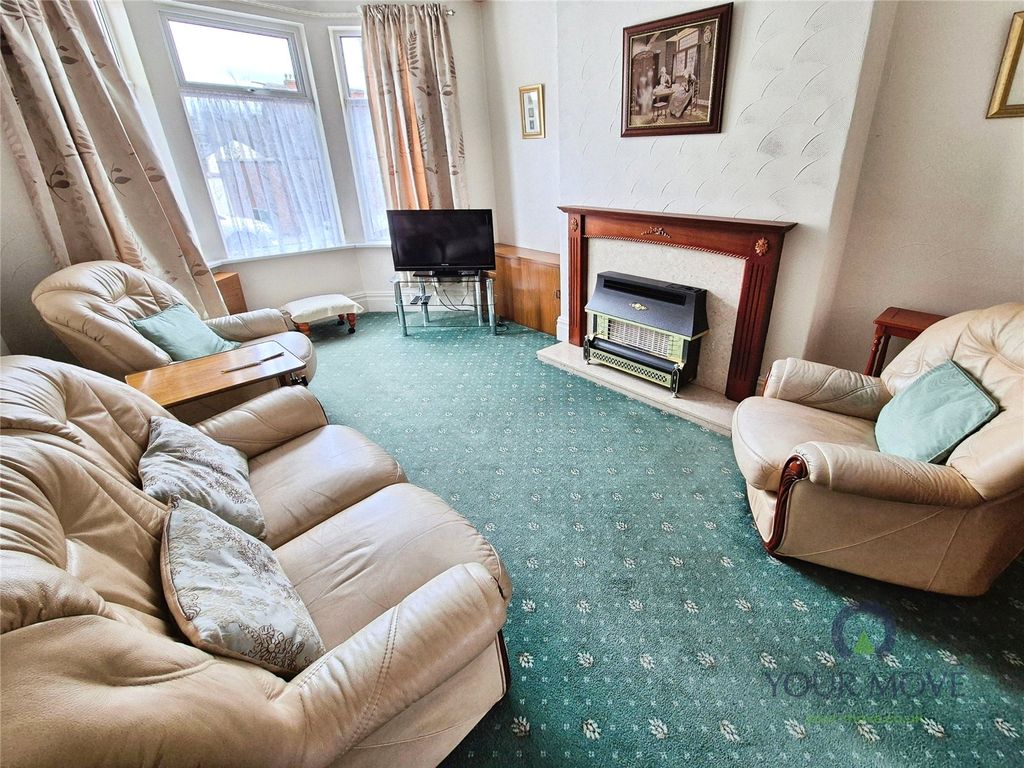 Property photo 2 of 10 Lounge