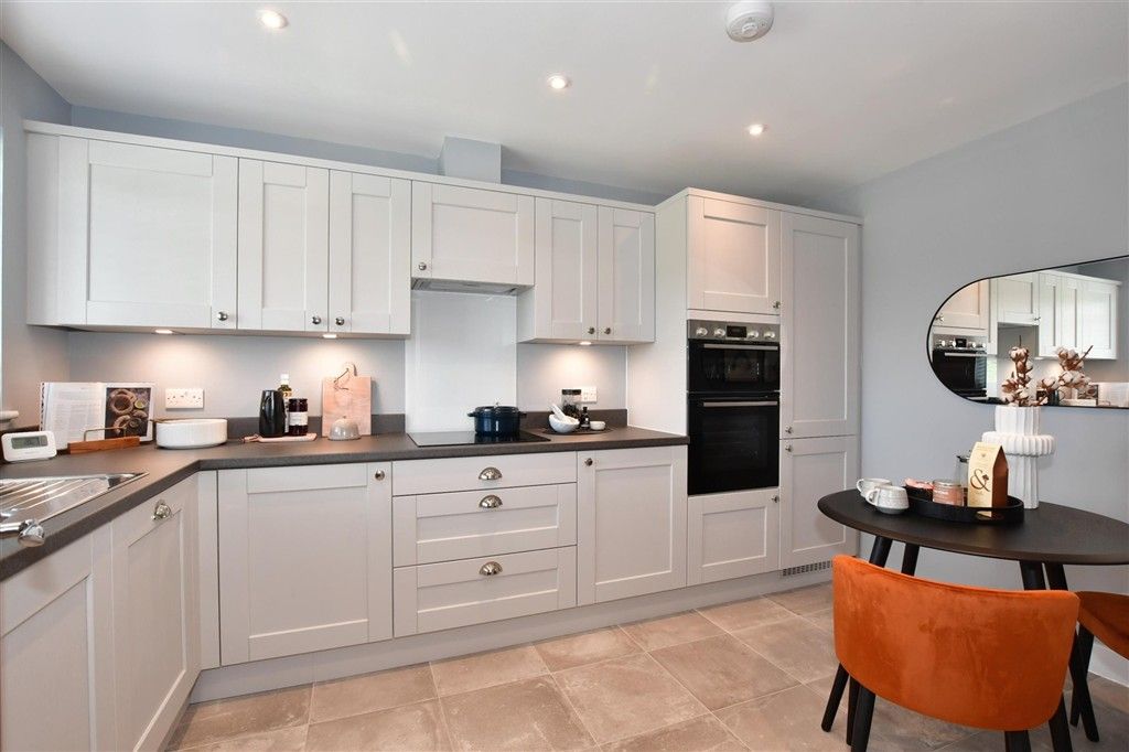 Property photo 3 of 8 Kitchen
