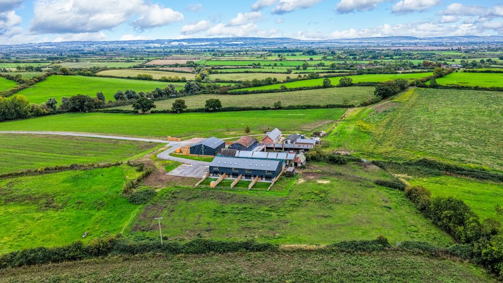 Property photo 2 of 13