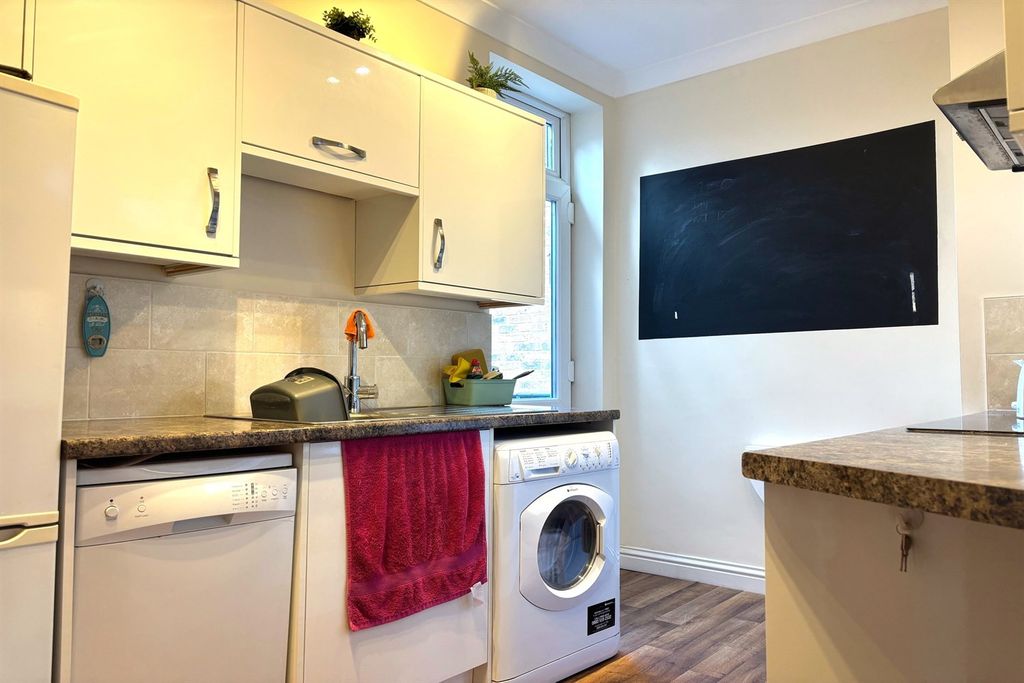 Property photo 2 of 9 Kitchen