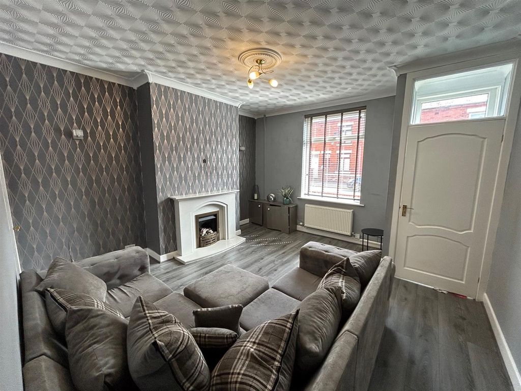 Property photo 2 of 6 Lounge.Jpg