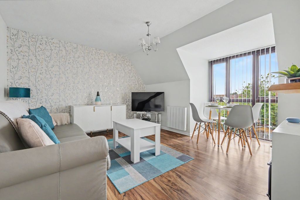 Property photo 2 of 14 5116284