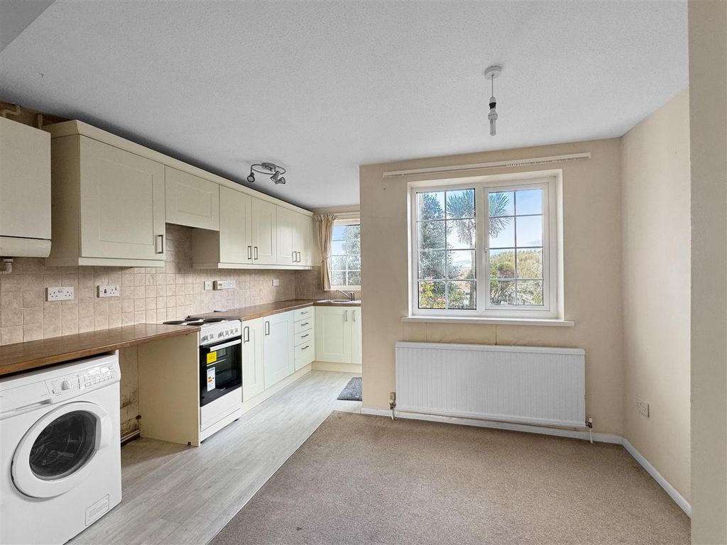 Property photo 2 of 14 E1F810454d476A50c785E784c65E3854545Bb234.Jpg