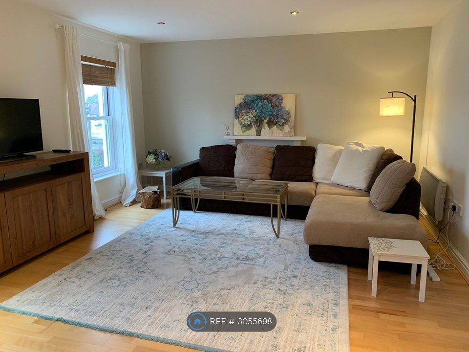 Property photo 1 of 20 Living Room