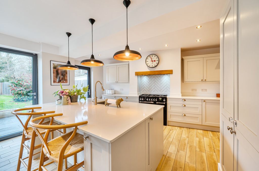 Property photo 3 of 40 1426116-10-69B2d9...