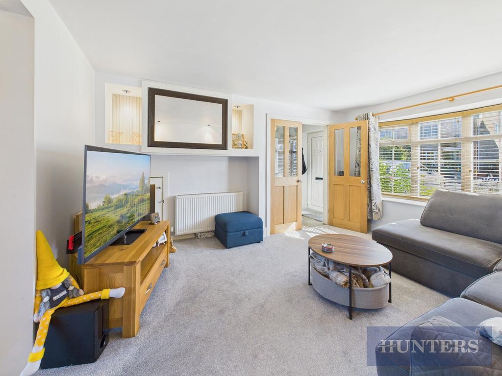 Property photo 3 of 17 Living Room