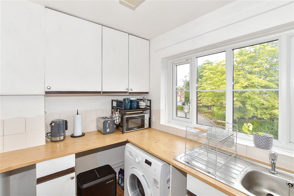 Property photo 2 of 7 Kitchen