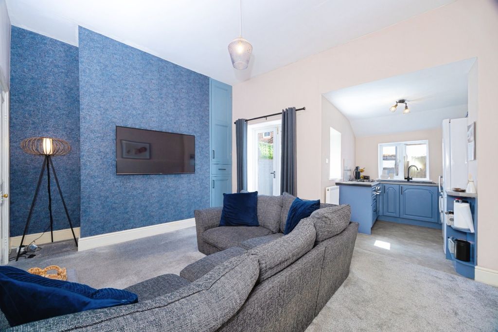 Property photo 3 of 13 5250052