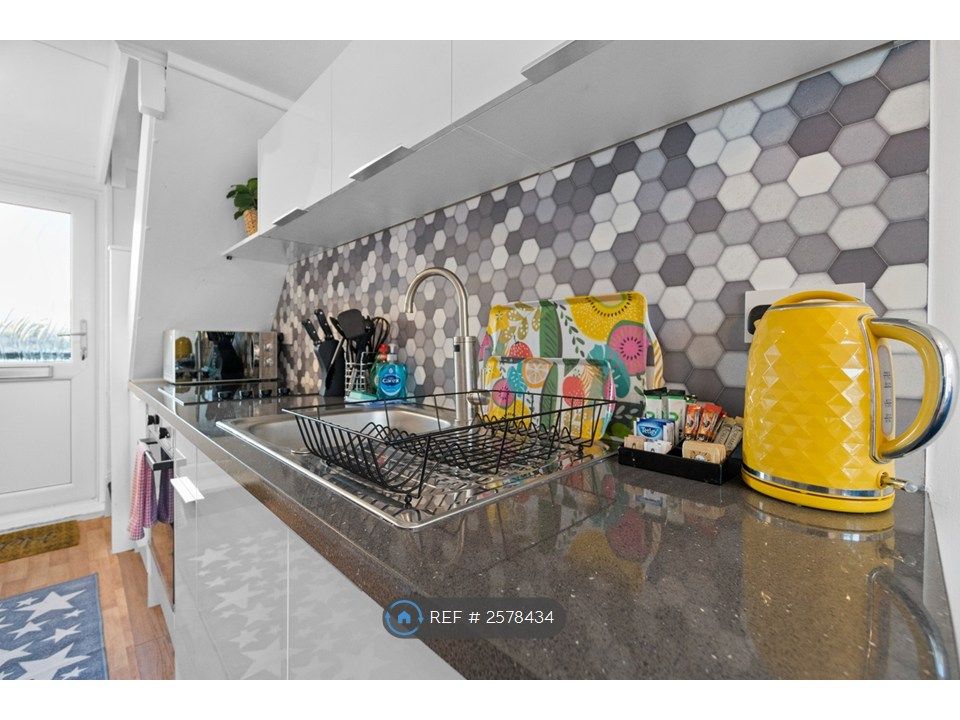 Property photo 2 of 11 Kitchen